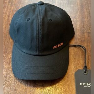 Filson Oil Tin Waxed Low Profile Cap Black/Flame Leather/Brass